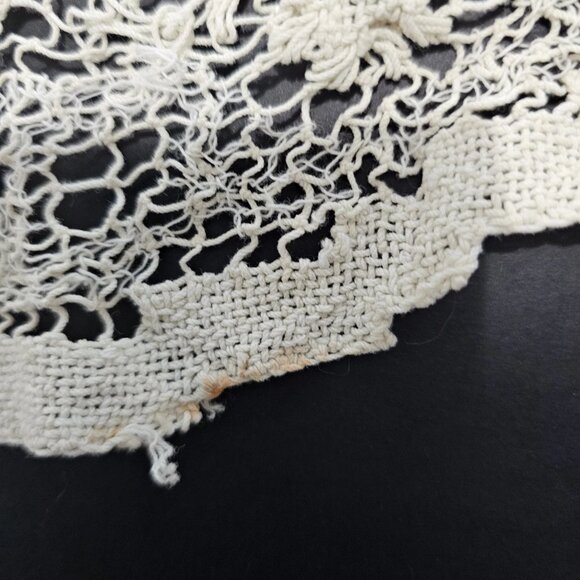 VTG Linen Table Runner Chunky Cross Stitch Tulips Doilies Repurpose For Crafts - Picture 10 of 16